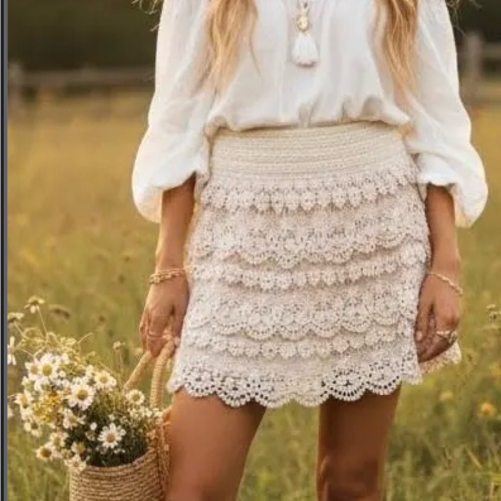 Vintage American Rag Crochet Lace Tiered Mini Skirt in Cream